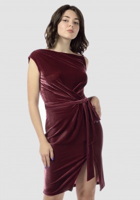 Бархатное платье с разрезом и складками, бордо